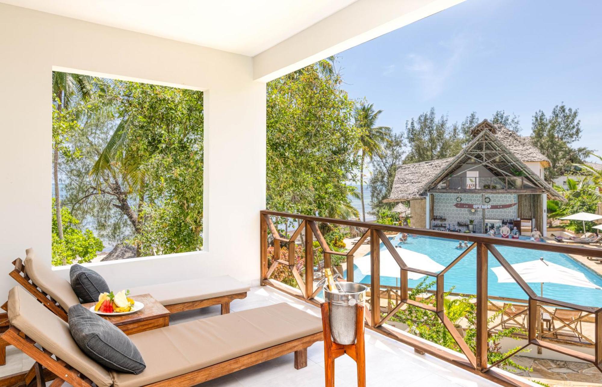 Zanzibella Hotel & Spa Kiwengwa  Bagian luar foto The swimming pool at the hotel