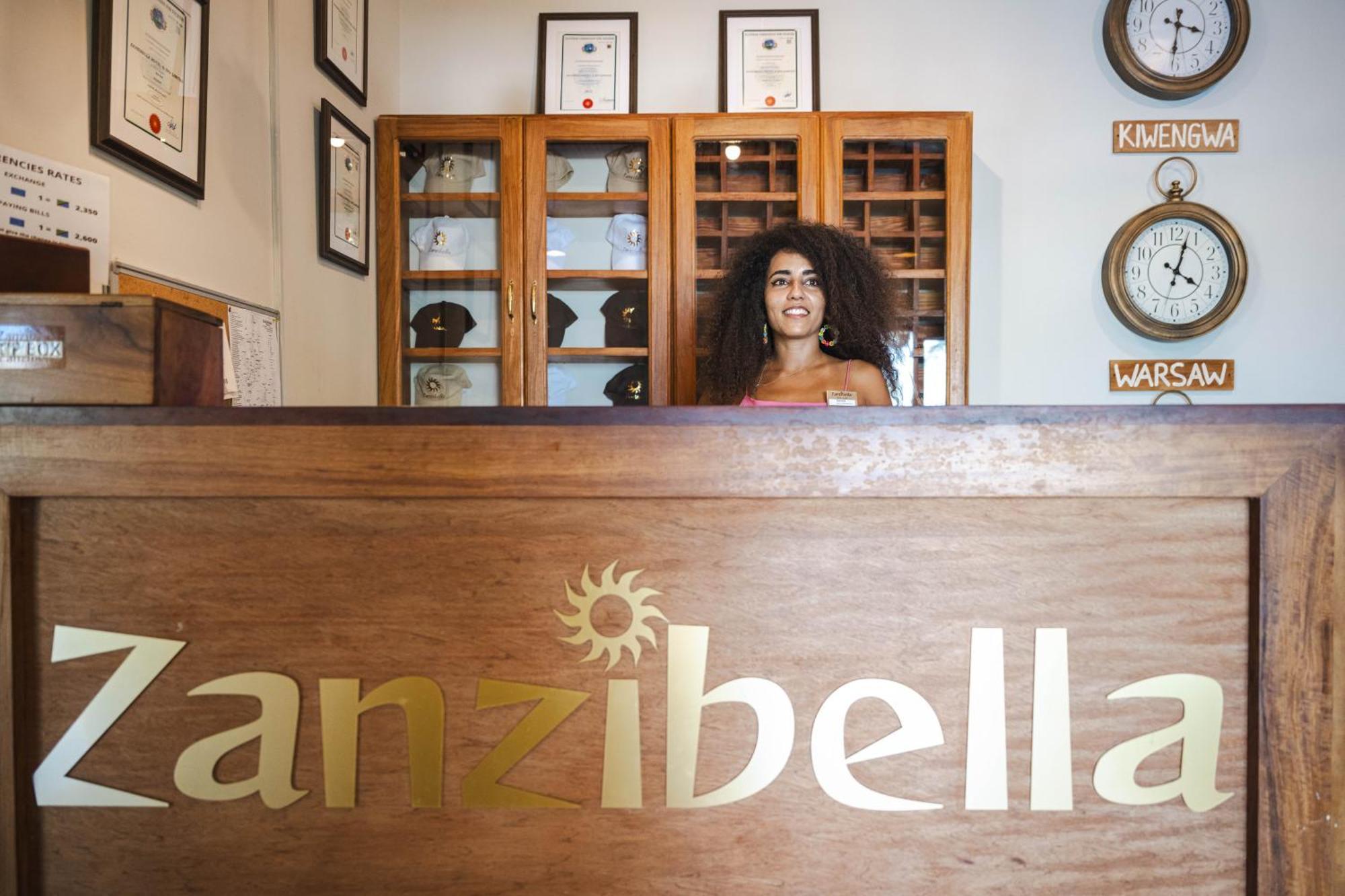 Zanzibella Hotel & Spa Kiwengwa  Bagian luar foto Reception desk at a Zaribella salon