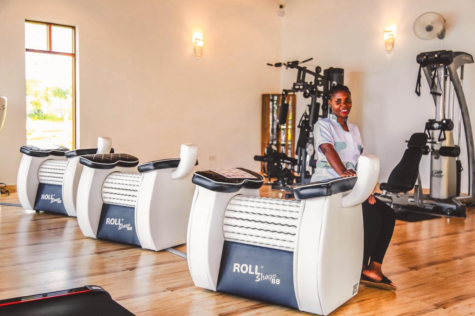 Zanzibella Hotel & Spa Kiwengwa  Bagian luar foto A woman using a massage bed
